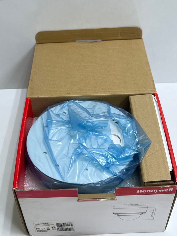 Honeywell H4D1FR1X Outdoor IP dome camera, TD/N, HD 720p, 1MP, f=3.3-12mm gallery