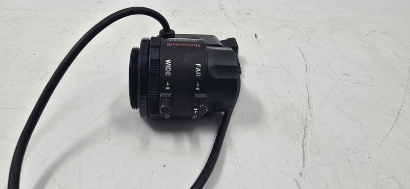 Honeywell HLD29V8F95L Camera Lens 2.9-8MM F0.95 1/3" CS Mount - TESTED EB-19027 gallery