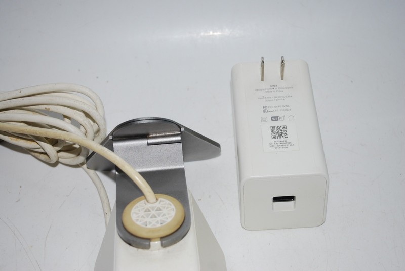 Xfinity SCHC2AEW Home Security Camera XCAM2 White Used Works Yellowed Cord gallery