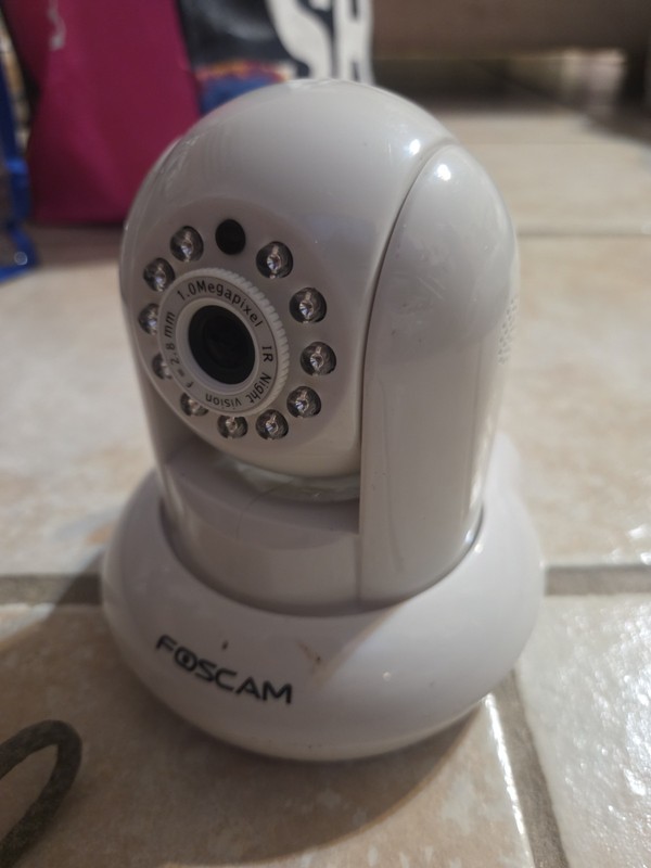 Foscam FI9821W 720P HD Resolution IP Security Camera R28 Untested gallery