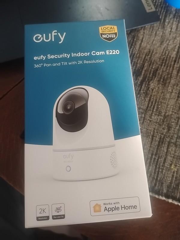 eufy Security indoor Cam E220,2k resolution,works with apple home. 360 degree