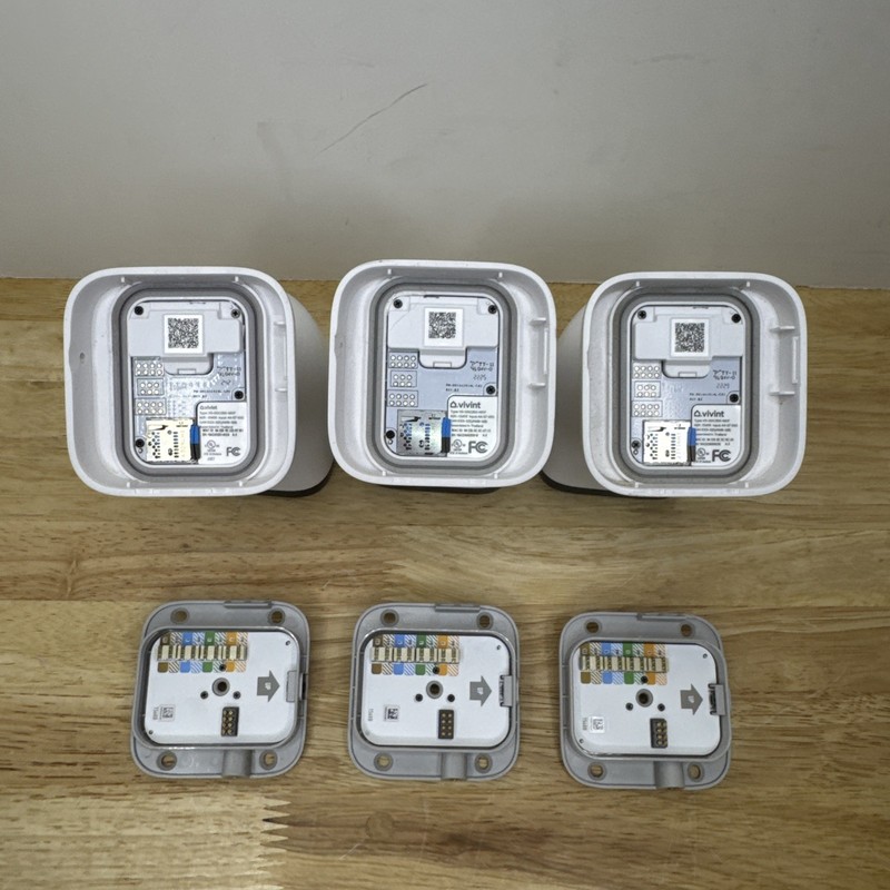Lot of 3 Vivint Outdoor Camera Pro VS-ODC350-WHT UNTESTED READ gallery