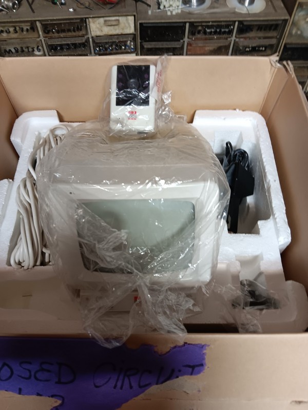 bsr 500 Observation System 5″ B/W Monitor w/ 2 Compact Security Video Cameras