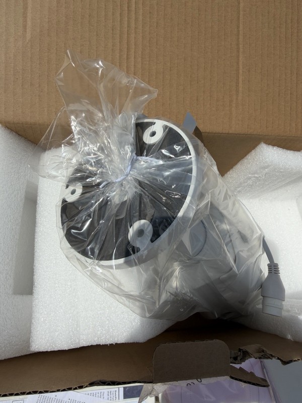 Lorex LNB9292B 4K Ultra HD IP 4x Motorized Bullet Camera, 30FPS, IP67, 1PK gallery