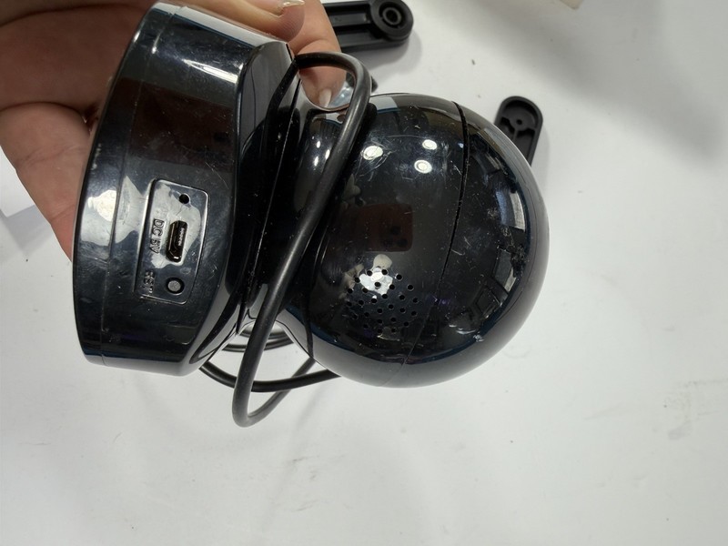 Indoor Security Camera Model Q5, 2.4ghz Wi-Fi Untested gallery