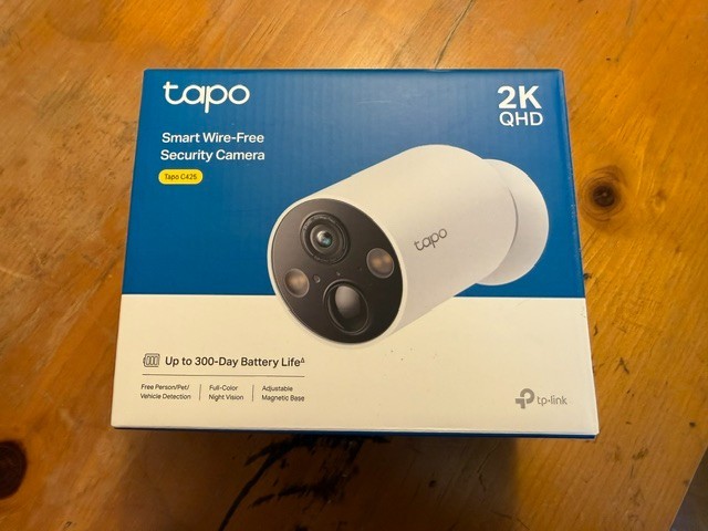 Tapo C425 MagCam 2K Wireless Outdoor Camera White