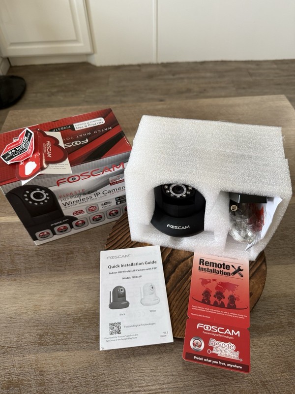 Foscam ~ FI9831P ~ HD 1280x960p ~ Wireless Pan/Tilt ~ Plug & Play Camera gallery