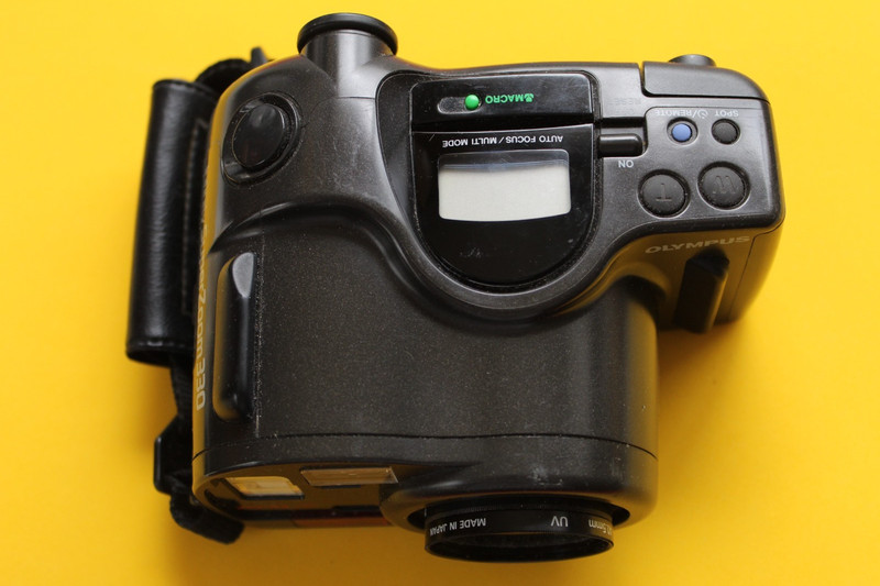 OLYMPUS INFINITY SUPER ZOOM 330 CAMERA (NOT TESTED)
