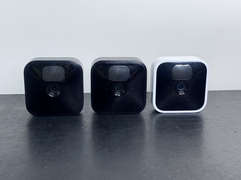 Blink Outdoor/Indoor (3rd Gen) Add-On Security Camera Lot Of 3 Black X2 White 1