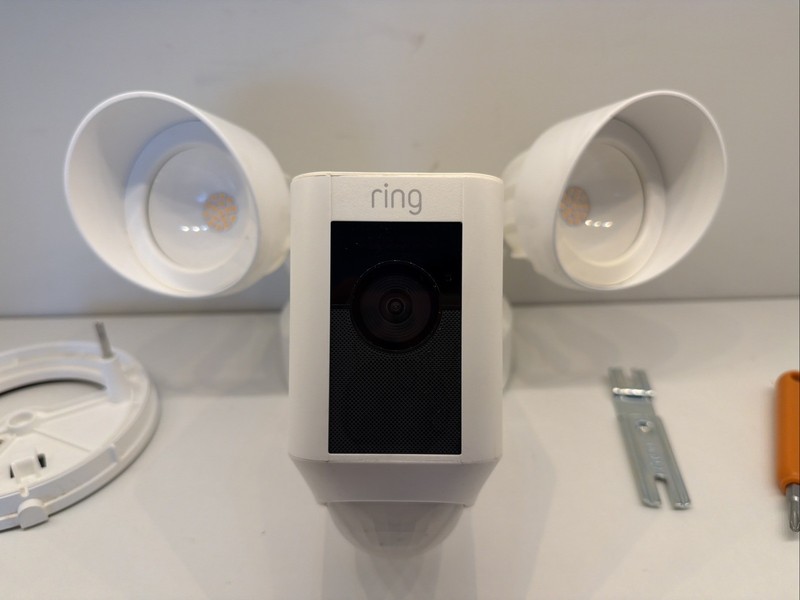 Ring 5AT3T2 Floodlight Wired PLUS 1080p HD White Outdoor Security Camera No Box gallery