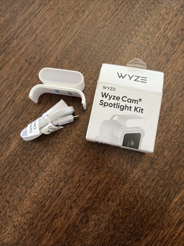 Wyze Spotlight Kit for Cam V3 1080p HD Security Camera – Camera Not Included