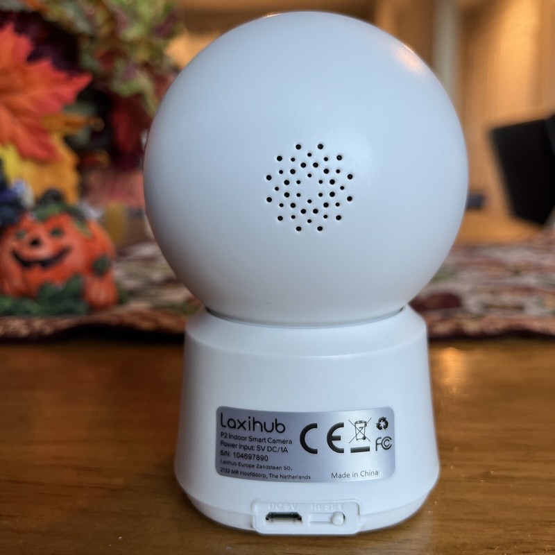 Laxihub P2 2MP Full HD Pan/Tilt Smart Indoor Wi-Fi Security Camera + Mini SD 64G gallery