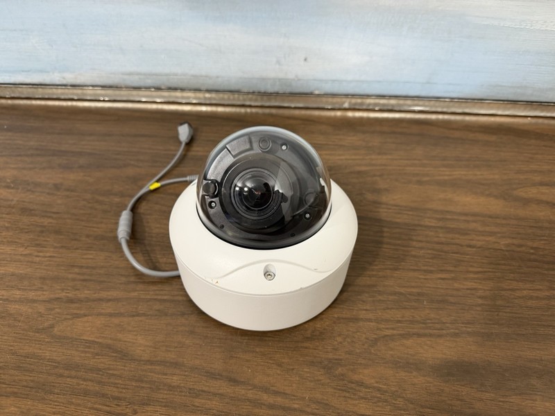 Luma Surveillance LUM-710-DOM-AH-WH Outdoor Camera With IR and Heater Lot Of 2 gallery