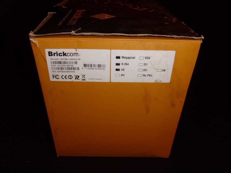 BrickCom Wireless Megapixel bullet Network camera WOB-100Ae-f3 & antenna gallery