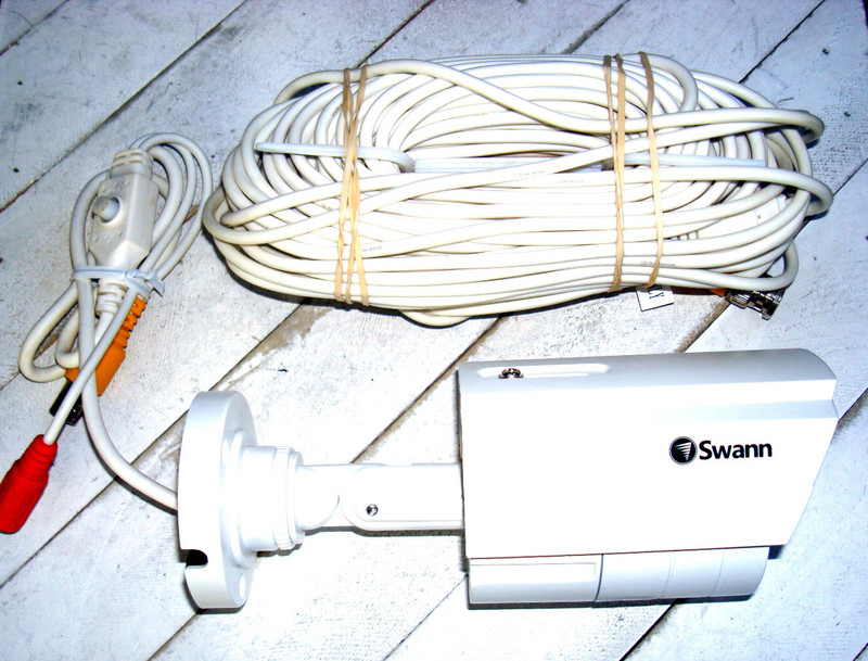 Swann PRO-642CAM 700TVL's Security Surveillance Camera w/ Night Vision - White gallery