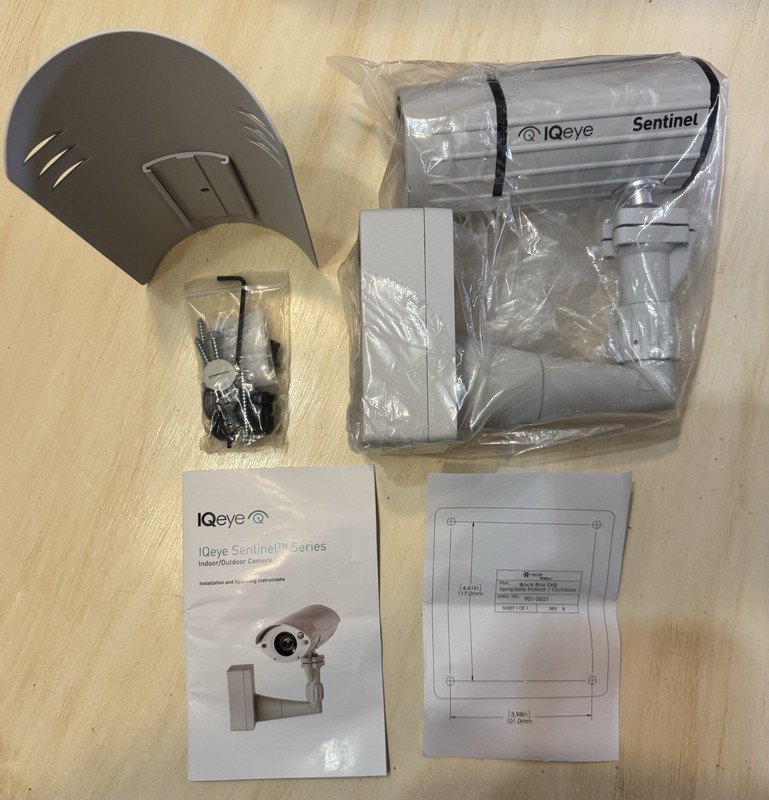 VICON IQeye IQ862WE-W2 Security camera IR IP Wide Angle Color New Open Box