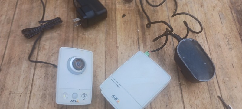 Axis M2014-E Network Camera + Axis M1054 Camera