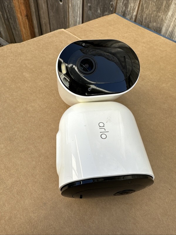 Arlo Pro 4Spotlight Indoor/Outdoor Wire-Free Camera