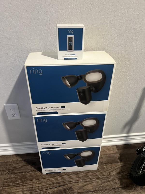 Ring Wired Floodlight Cam Pro (2nd Gen, 2K, Black) Used