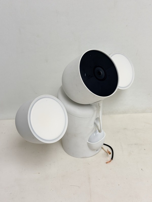 Google Nest Cam w/ Floodlight (GPLE9). Read gallery