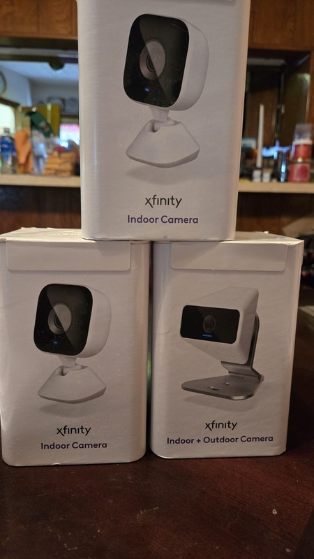 new XFINITY Indoor + Outdoor Camera 2 Way Audio Motion Detector +2 indoor cam