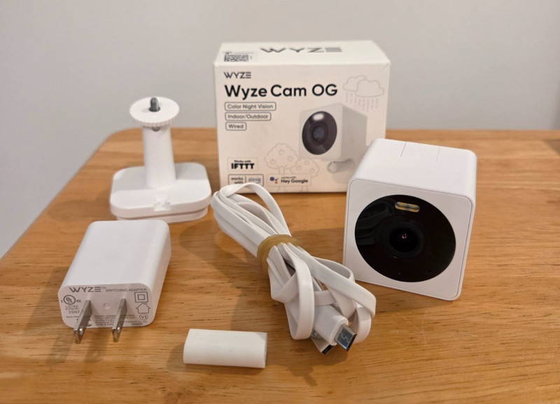 4 Wyze Camera Bundle: 2 Cam Pans, 1 Cam OG, 1 Cam V4 Original Packaging gallery