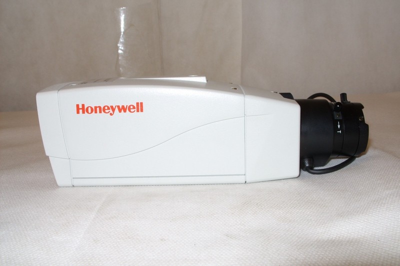 Honeywell 1/3″ NTSC STD-Resolution Surveillance Camera HCC334E & Computar Lens