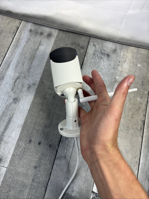ONWOTE PA3010-W Outdoor WiFi Security Camera w/Mount gallery
