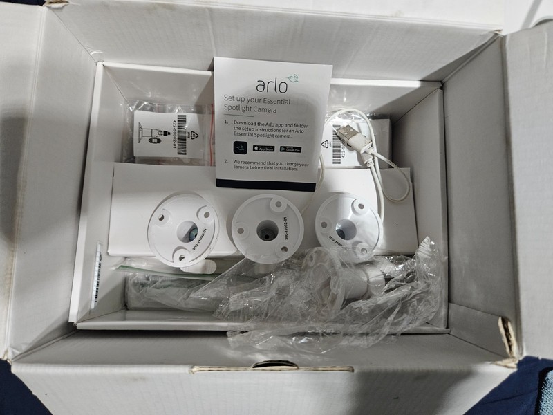 5x ARLO Essential Wireless Security Cameras with Spotlight 5 Lot gallery