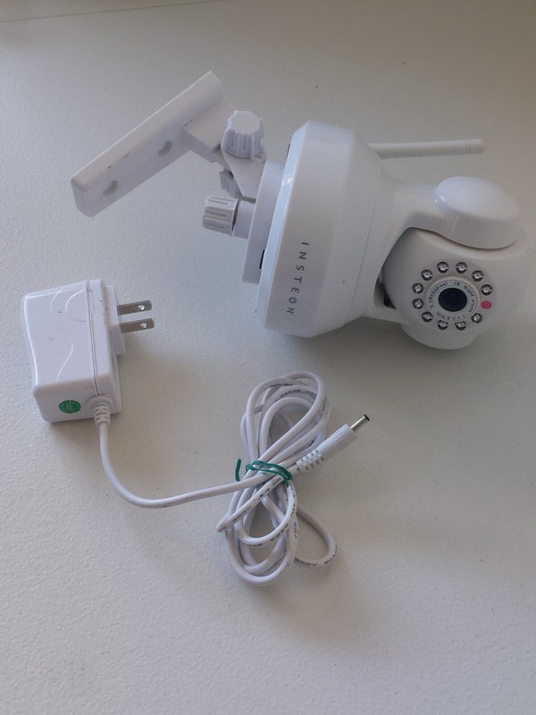 Insteon 75790WHR Security Camera – White- Tested for Power On Only. *Used