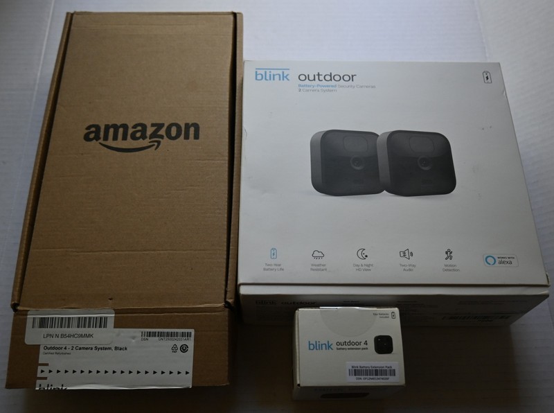 Lot of 4 Blink Outdoor 4 Cameras with 2x sync modules and 1x Extended Battery