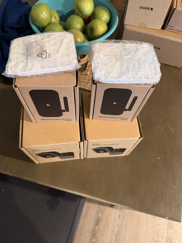 New Vivint Outdoor Camera Pro (gen 3) VS-ODC400-WHT With The Back Plate And Poe gallery