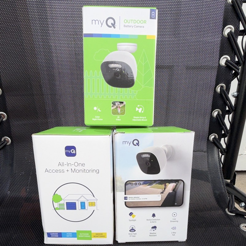 myQ Outdoor Battery Camera Wireless Wi-Fi 2K Spotlight White 3-Pack