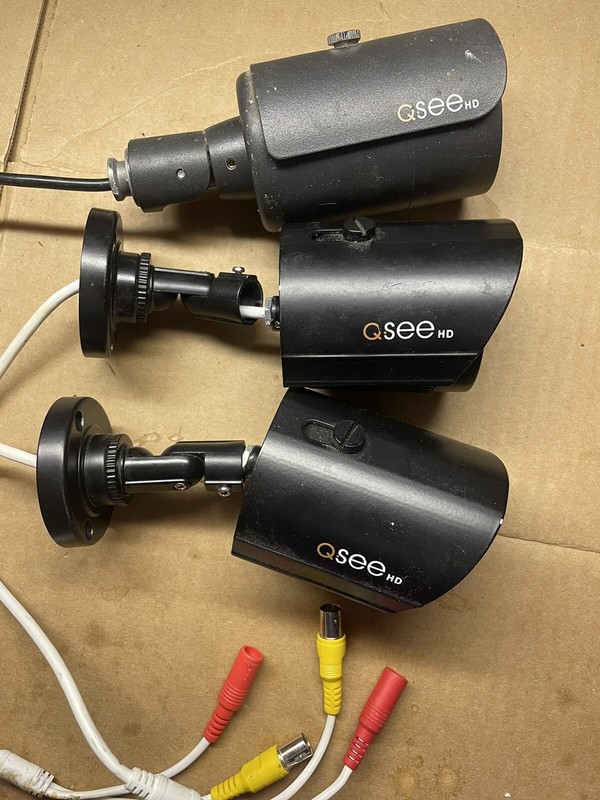 Lot of 3Q-See Security Cameras QTH8071B And QTH7211B (READ!)