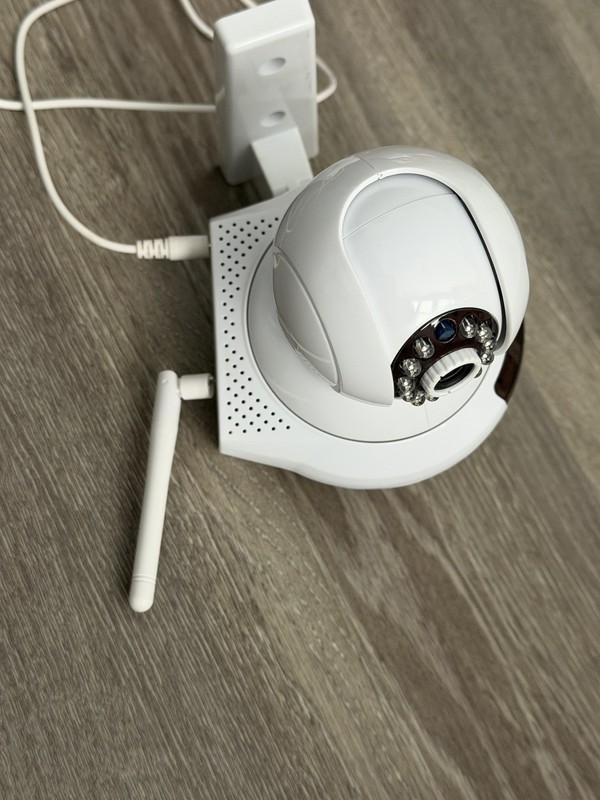 Set of 2 LeFun Wifi Home Security Cameras - FL 368 Model - No box gallery