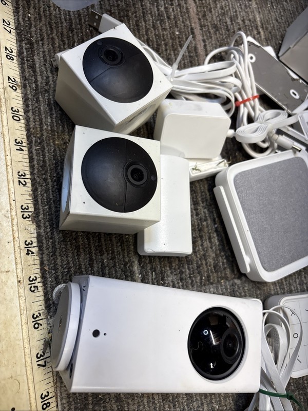 GOOD WYZE SECURITY CAMERA SET 2 WVOD1 CAM PAN BASE STATION KEYPAD SPEAKER gallery
