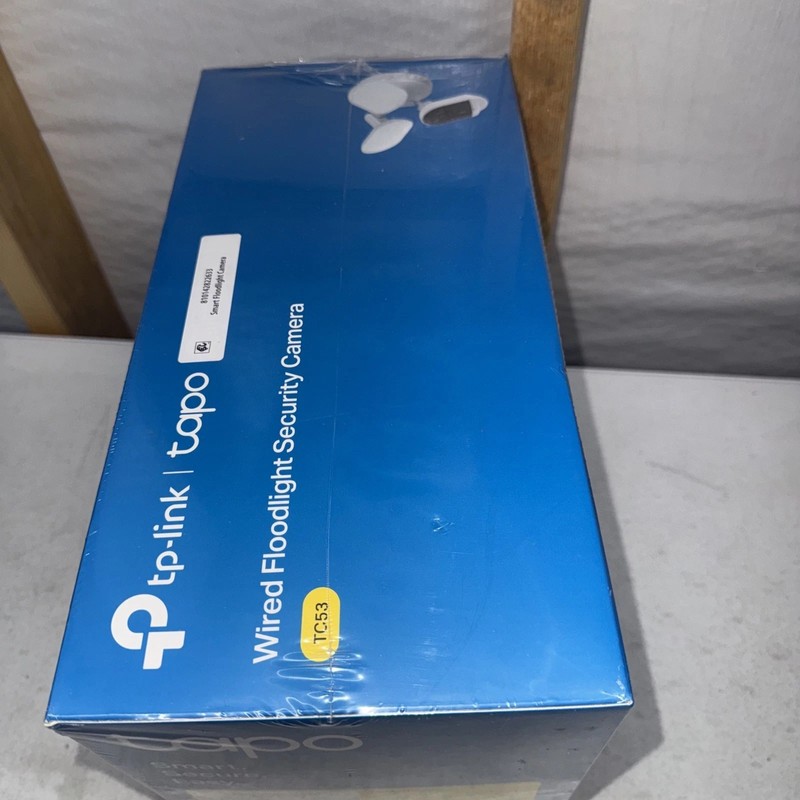 TP-Link Tapo 2K QHD Floodlight Camera Outdoor Surveillance Security Wired TC53 gallery
