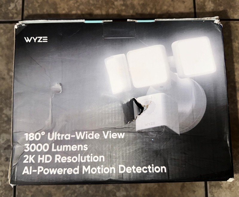 WYZE Cam Floodlight Pro Wired White - BRAND NEW (DMG BOX) gallery