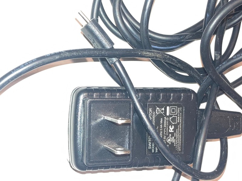 2 Reolink C1 Pro Black Indoor Wireless Security Cameras with Cables For Parts gallery
