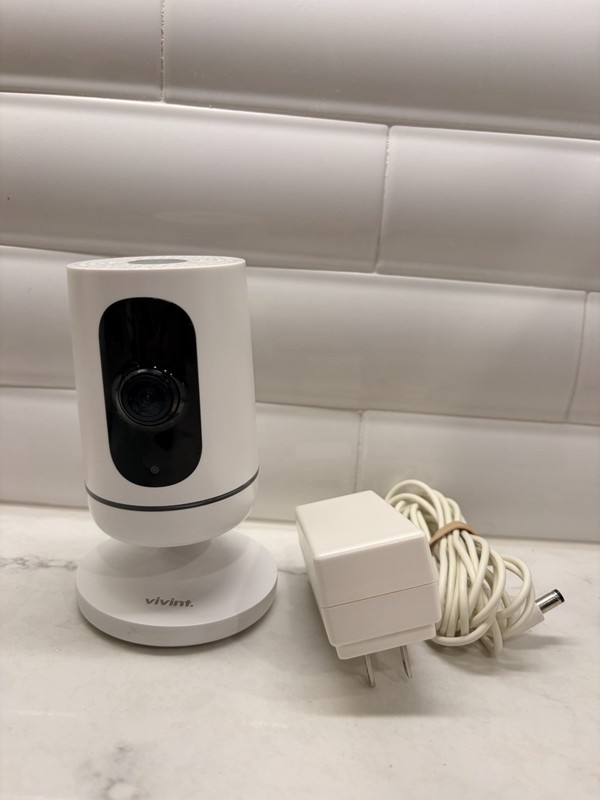 Vivint V-CAM1 Ping Indoor Security Camera 1080p WiFi With Power Adapter