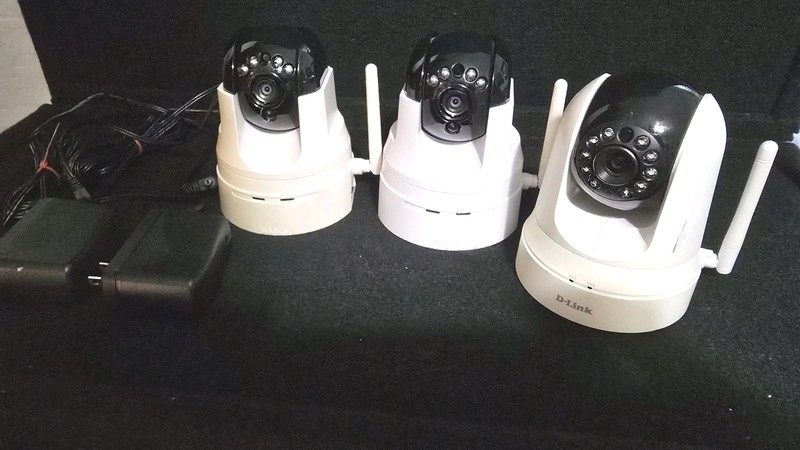 Lot of 3 D-Link DCS-5222L Pan & Tilt Cameras – 2 Working, 1 Parts + 32GB microSD
