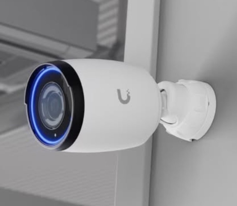 Ubiquiti AI Pro, Indoor / Outdoor 4K PoE camera, White (UVC-AI-Pro-White)