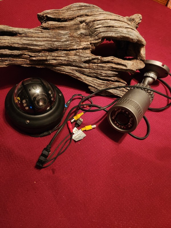 SPECO HT-7815DNV And CLINTON CE-VX50B. Outdoor/ Indoors Cameras