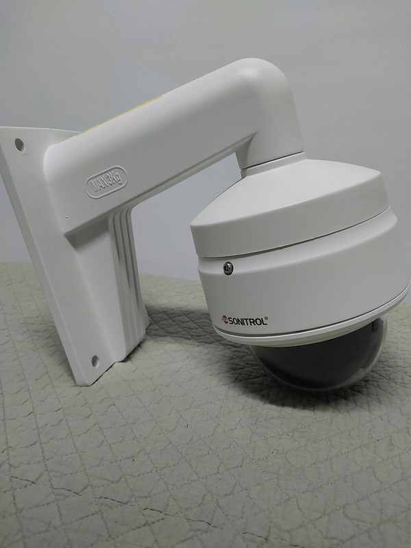 3xLOGIC VISIX 3MP IP Vandal-Dome Camera/IR SN-3M-D2-RIAWD Sonitrol W/Wall Arm