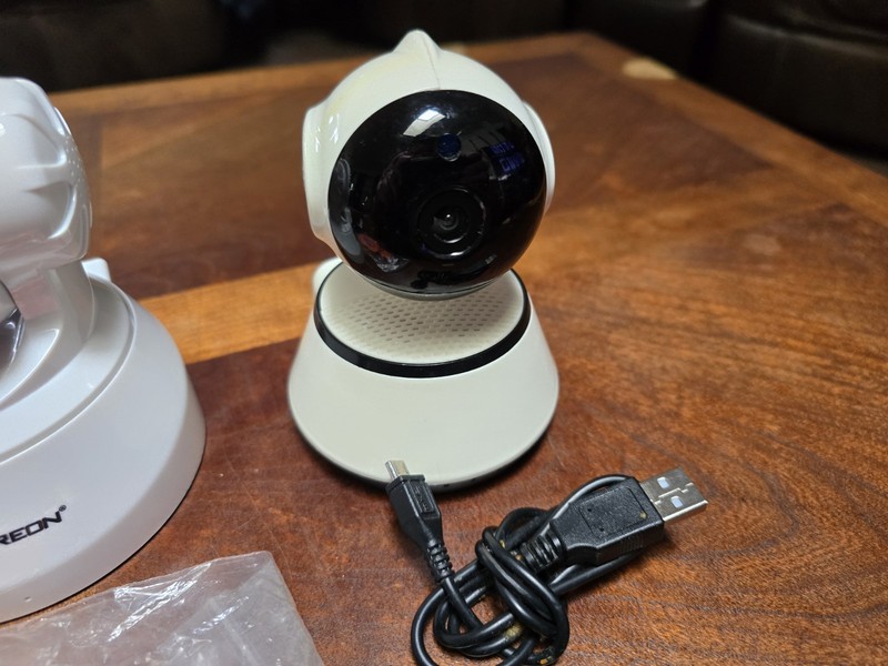(3) Surveillance IP Cameras Sannce I21AG Foscam FI9816P 32 64 256 GB SD Cards gallery