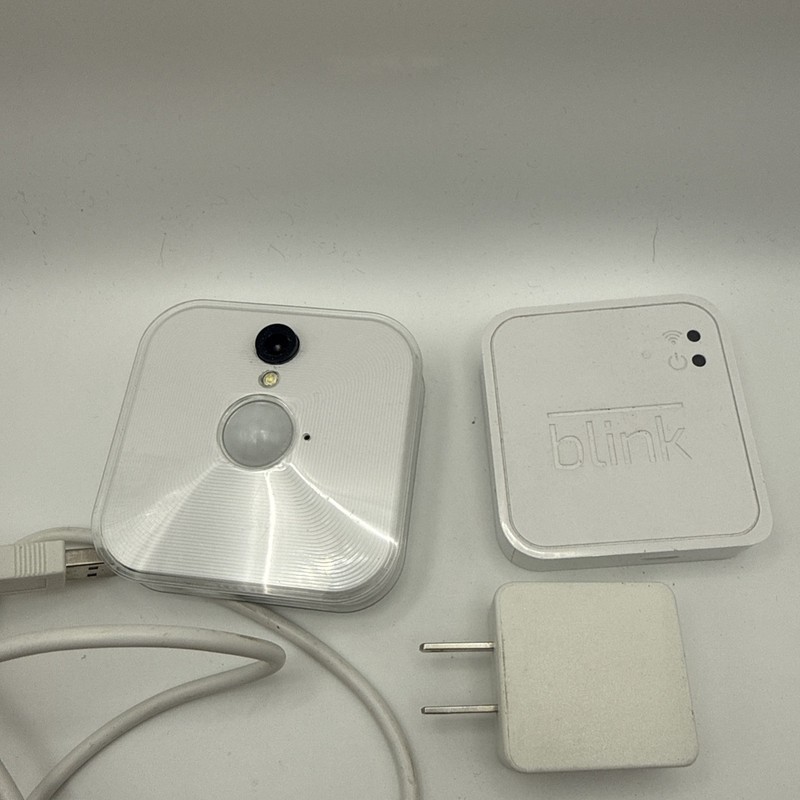 Blink Wireless Camera And Sync Module BCM00100U-BSM00200U Security Safe System gallery