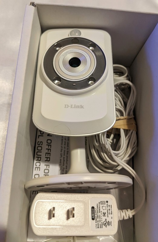 D-Link DCS-942L Enhanced Wireless Day/Night Home Network Camera Remote View IOB gallery