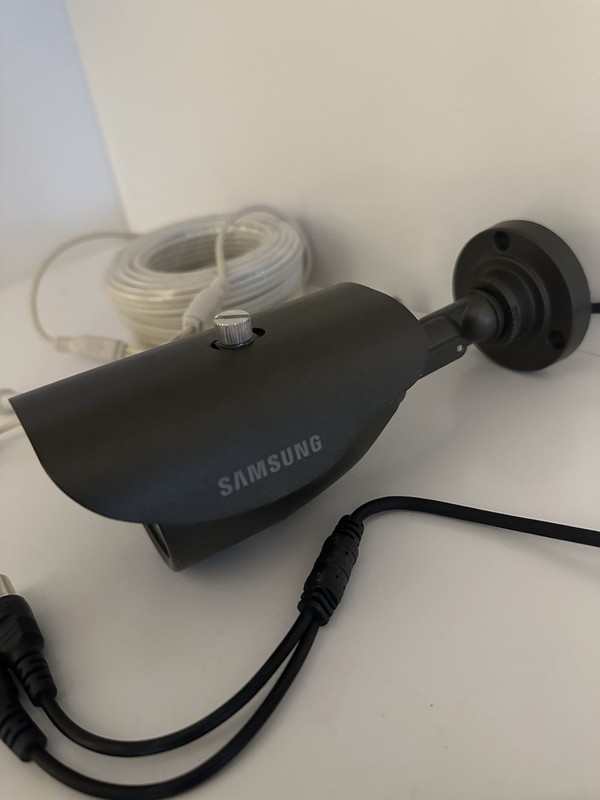 Samsung SDC-5440BCN Weather-Resistant Night Vision Camera / 600 TVLs + BNC Cable gallery