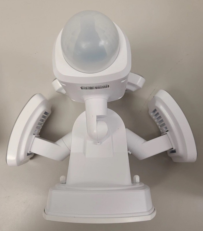 Feit Electric Smart Dual Lens Panoramic Floodlight Camera 5000 Lum SEC5000CAM2 gallery