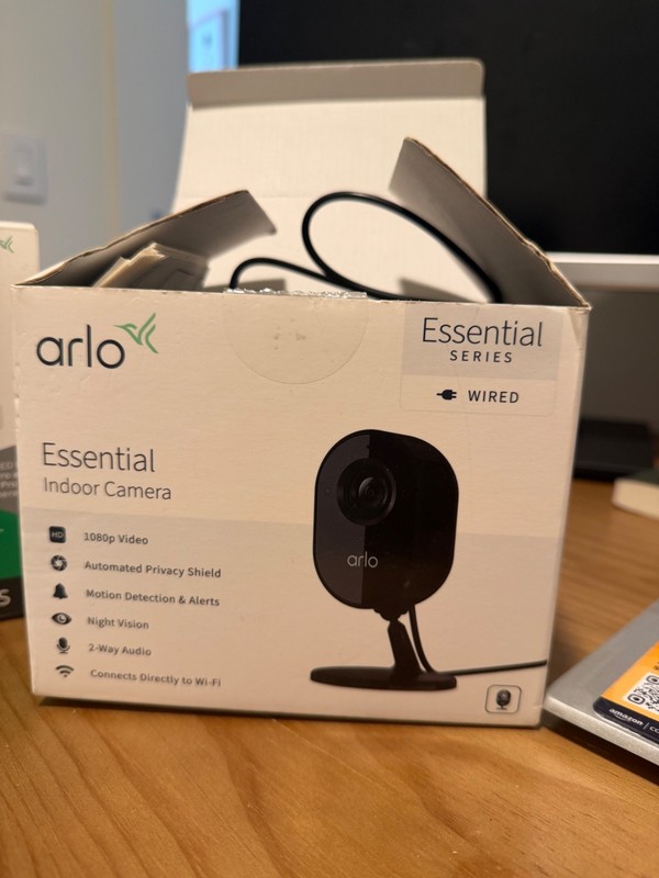 Arlo Essential Indoor Security Camera – 1 cam, black